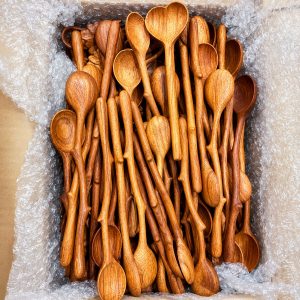 Hand-Carved Heart-Shaped Red Wood Spoon – Vintage Kitchen Giftware 3 red wood spoon - craftsmanship detail