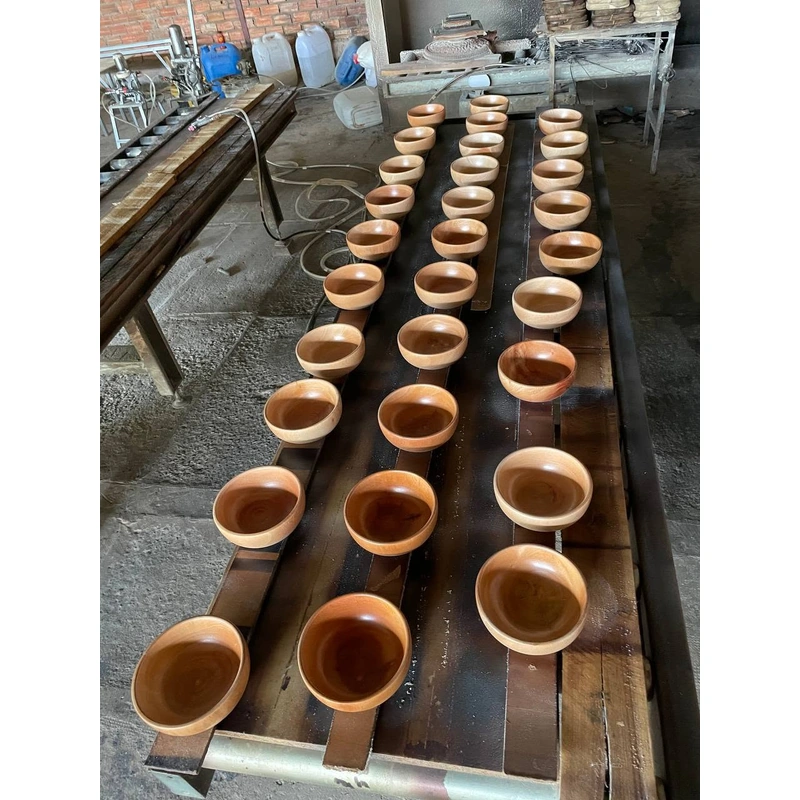 Wooden bowl batches arranged at the factory Wooden bowl batches arranged at the factory