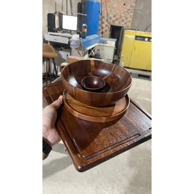 Wooden trays and bowls shown in the workshop Wooden trays and bowls shown in the workshop