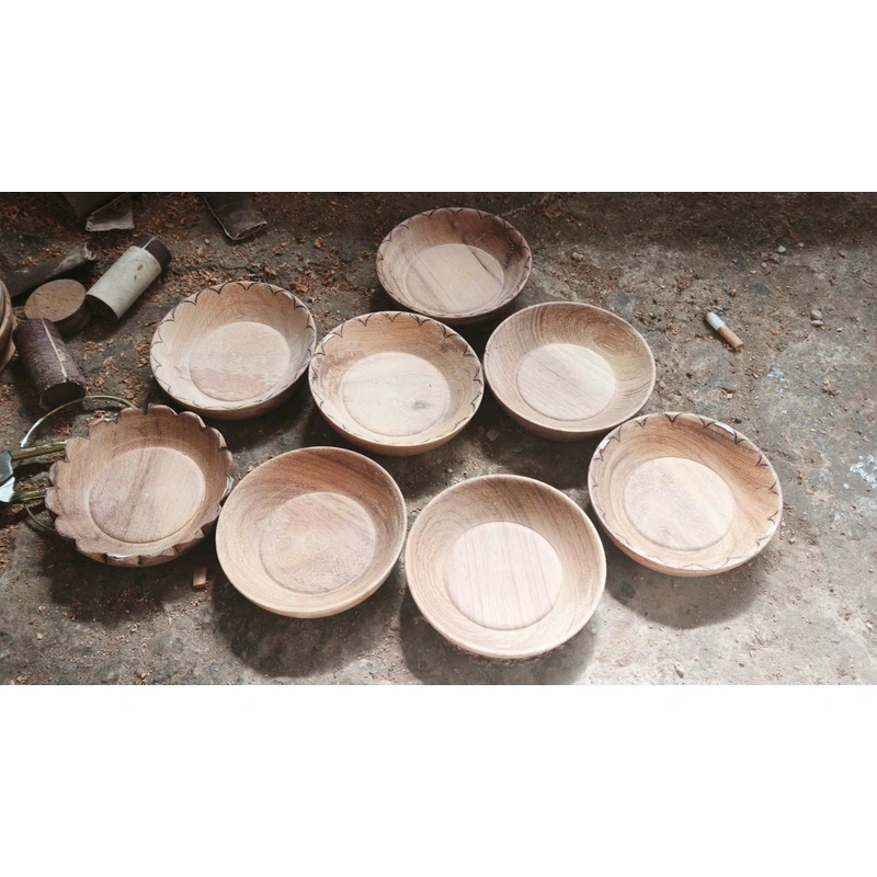 Unfinished round wooden bowls at the factory Unfinished round wooden bowls at the factory