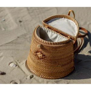 Reference version of the woven backpack showing plain fabric lining and a brown motif