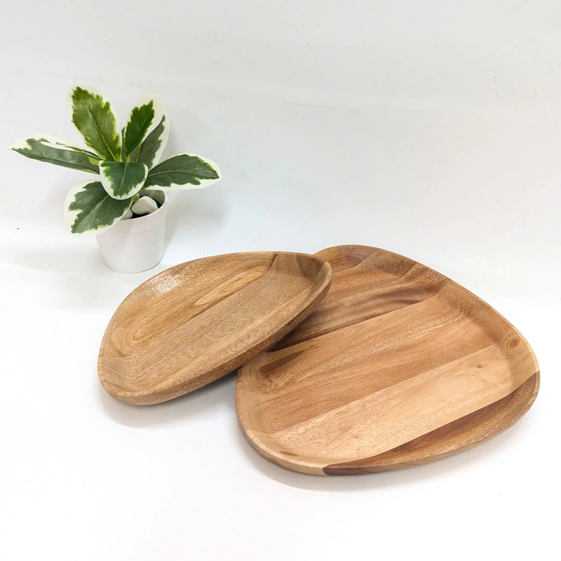 Round wooden trays and natural grain from the wider range