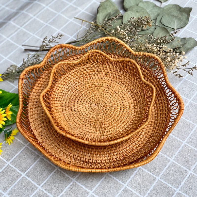 Two nested flower-shaped rattan trays Two nested flower-shaped rattan trays